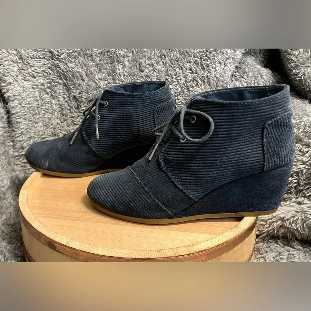Toms Blue Desert Wedge Suede Booties Size 9.5